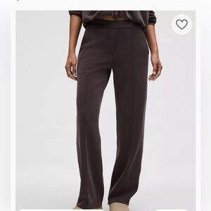 Lululemon Softstreme Pintuck Mid-Rise Pant
Regular size XL